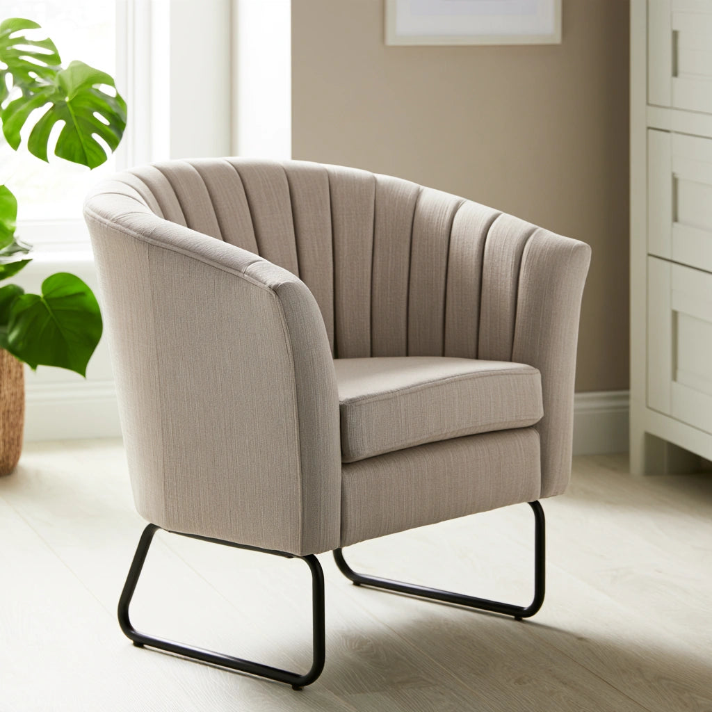 Poltrona d'accento in metallo, colore nero e beige chiaro